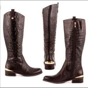 Vince Camutu riding boots!